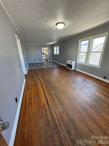 80 English Street, Spruce Pine, NC 28777