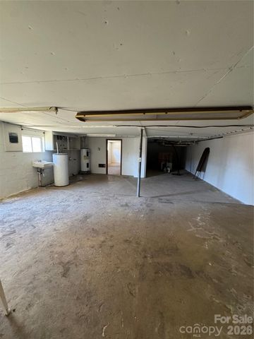 80 English Street, Spruce Pine, NC 28777