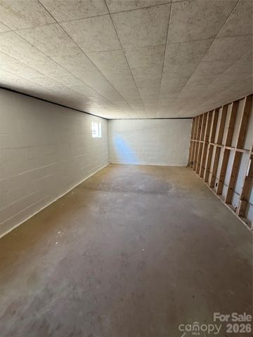 80 English Street, Spruce Pine, NC 28777