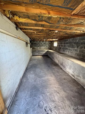 80 English Street, Spruce Pine, NC 28777