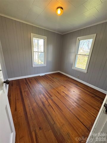 80 English Street, Spruce Pine, NC 28777