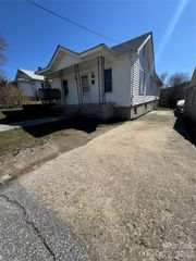 80 English Street, Spruce Pine, NC 28777