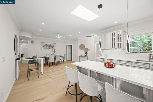 2527 Buena Vista Ave, Walnut Creek, CA 94597