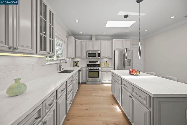 2527 Buena Vista Ave, Walnut Creek, CA 94597