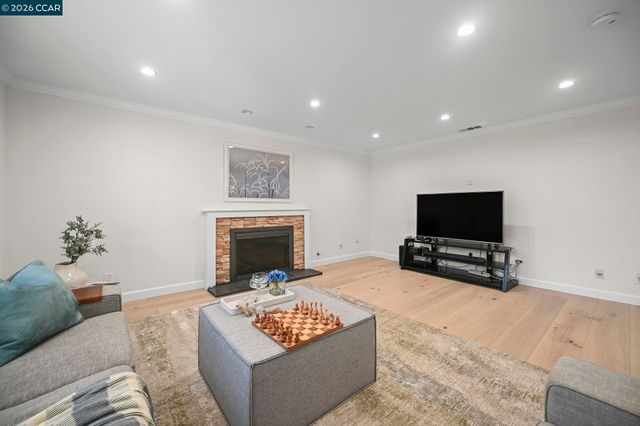 2527 Buena Vista Ave, Walnut Creek, CA 94597