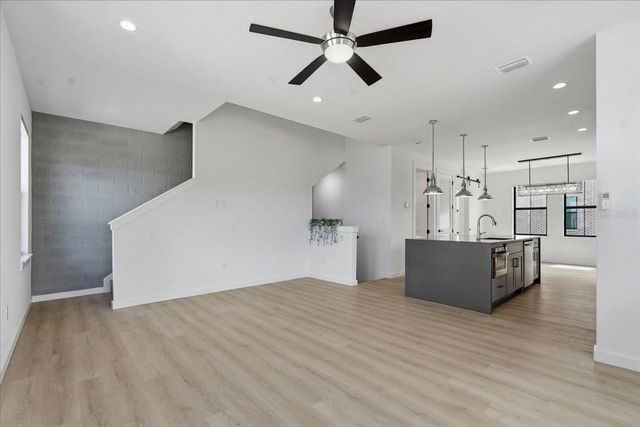 1218 E KAY STREET 8, Tampa, FL 33602