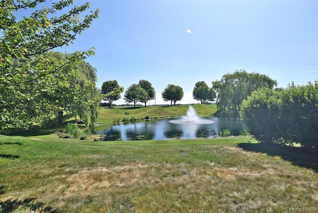 56 Foxglove Row, Aquebogue, NY 11901