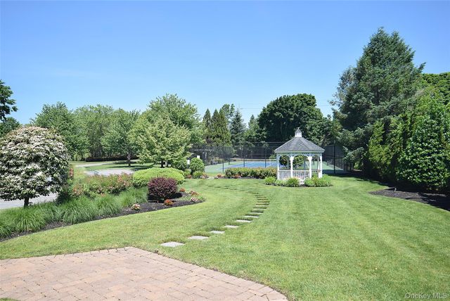 56 Foxglove Row, Aquebogue, NY 11901