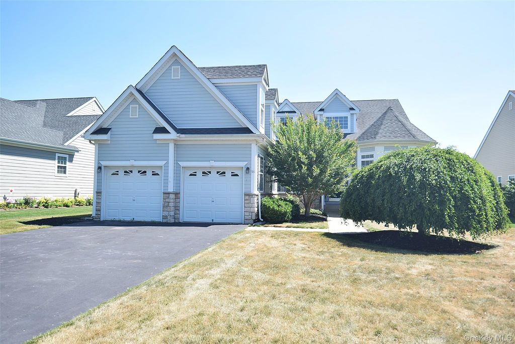 56 Foxglove Row, Aquebogue, NY 11901