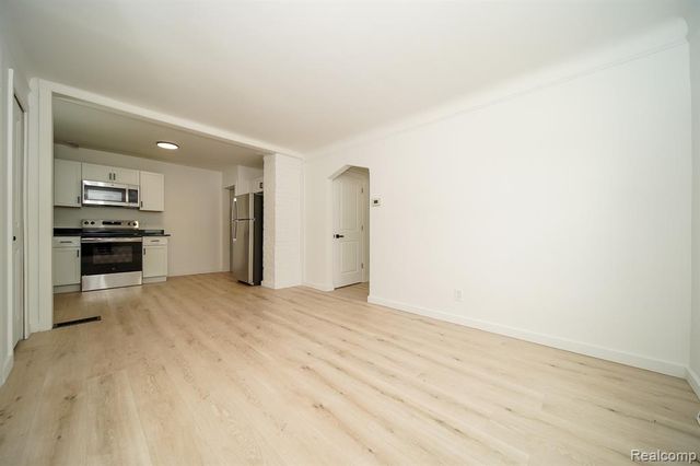 20048 Washtenaw Street, Harper Woods, MI 48225