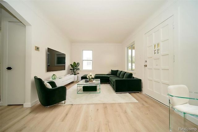 20048 Washtenaw Street, Harper Woods, MI 48225