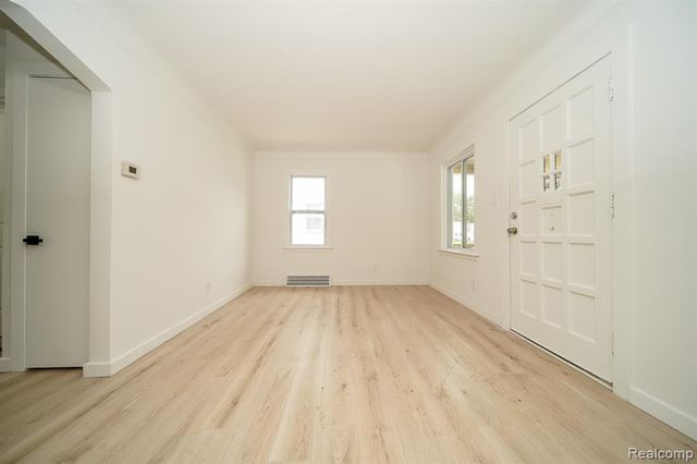20048 Washtenaw Street, Harper Woods, MI 48225