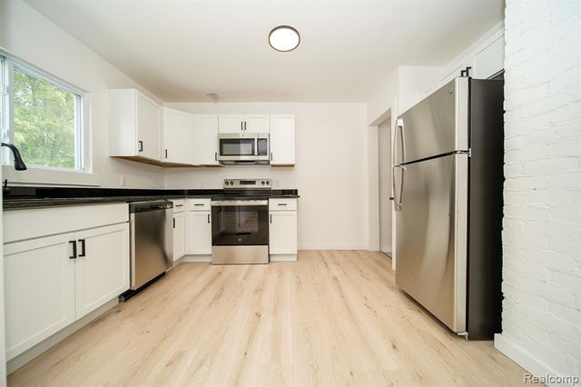 20048 Washtenaw Street, Harper Woods, MI 48225