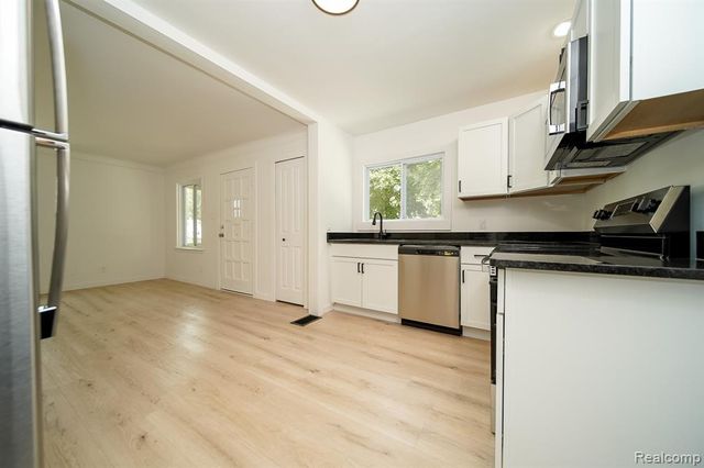 20048 Washtenaw Street, Harper Woods, MI 48225
