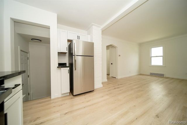 20048 Washtenaw Street, Harper Woods, MI 48225