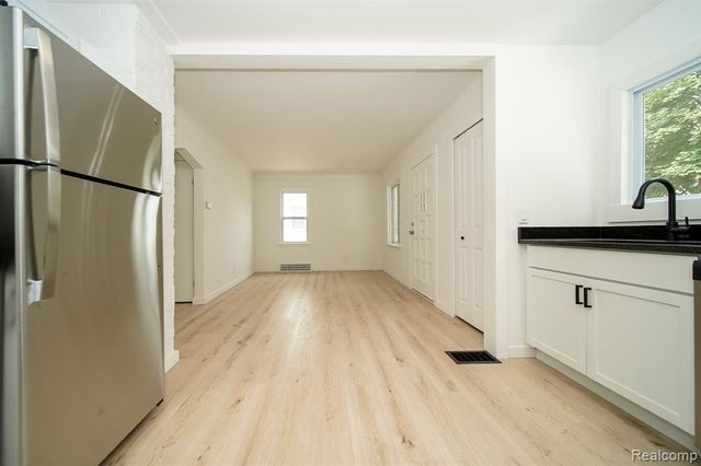 20048 Washtenaw Street, Harper Woods, MI 48225
