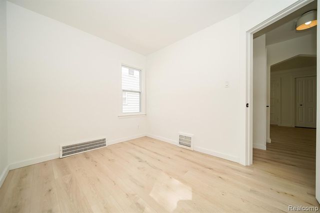 20048 Washtenaw Street, Harper Woods, MI 48225