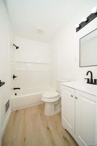 20048 Washtenaw Street, Harper Woods, MI 48225