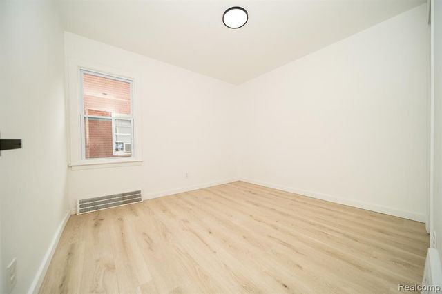 20048 Washtenaw Street, Harper Woods, MI 48225