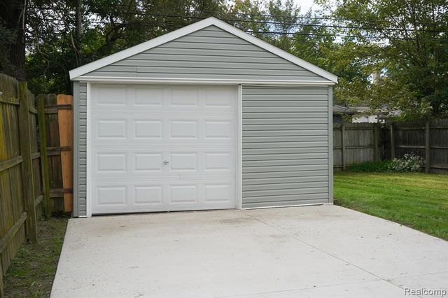 20048 Washtenaw Street, Harper Woods, MI 48225