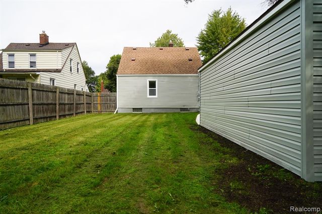 20048 Washtenaw Street, Harper Woods, MI 48225