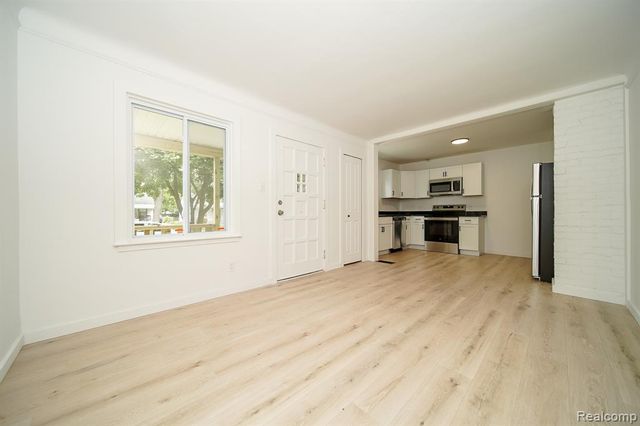 20048 Washtenaw Street, Harper Woods, MI 48225