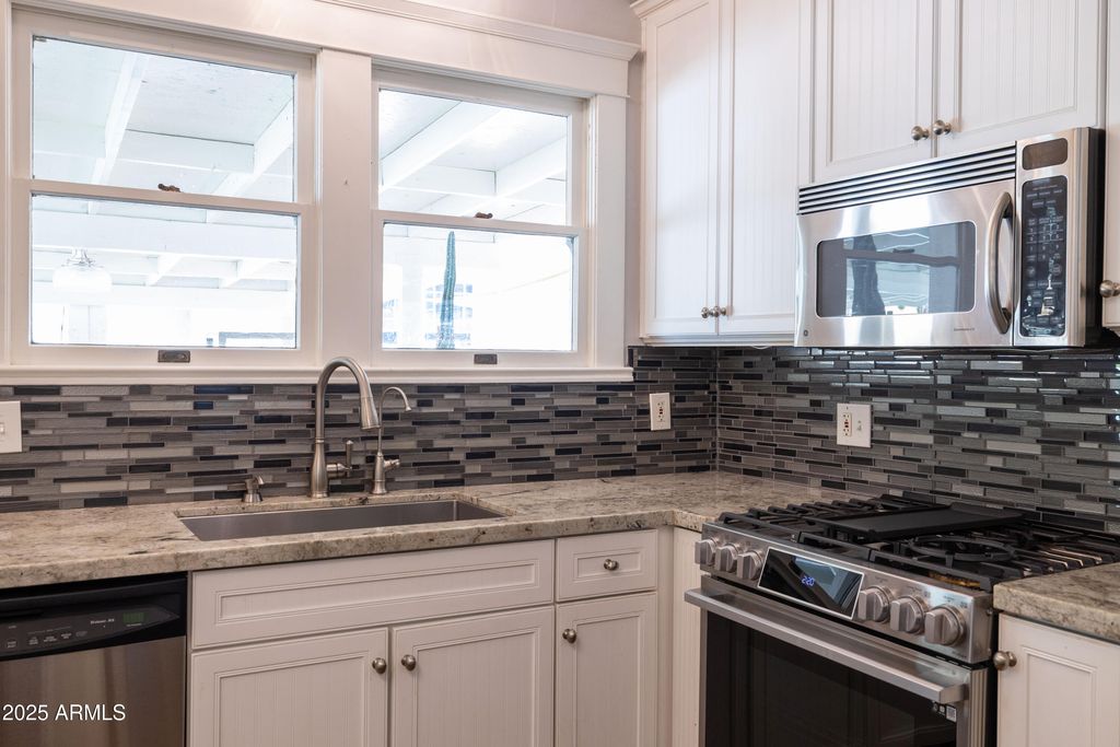 Image 16 of property listing at 70 W LYNWOOD Street, Phoenix, AZ 85003