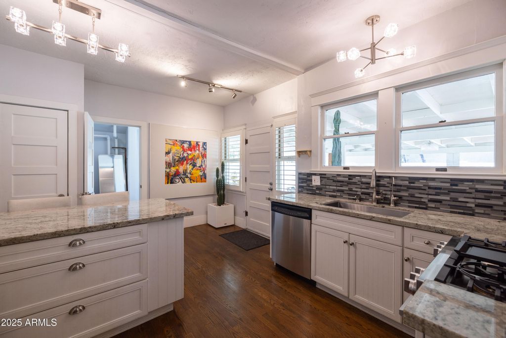 Image 20 of property listing at 70 W LYNWOOD Street, Phoenix, AZ 85003