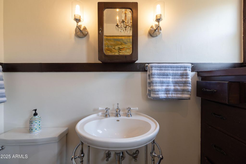 Image 29 of property listing at 70 W LYNWOOD Street, Phoenix, AZ 85003