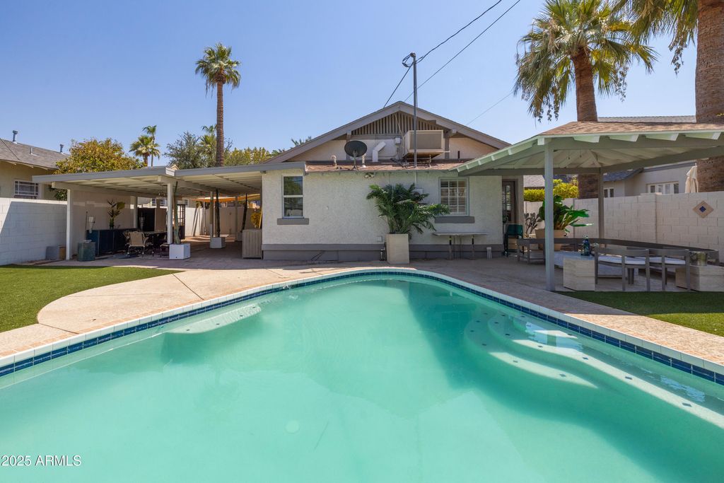 Image 3 of property listing at 70 W LYNWOOD Street, Phoenix, AZ 85003