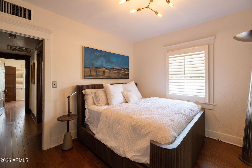 Image 31 of property listing at 70 W LYNWOOD Street, Phoenix, AZ 85003