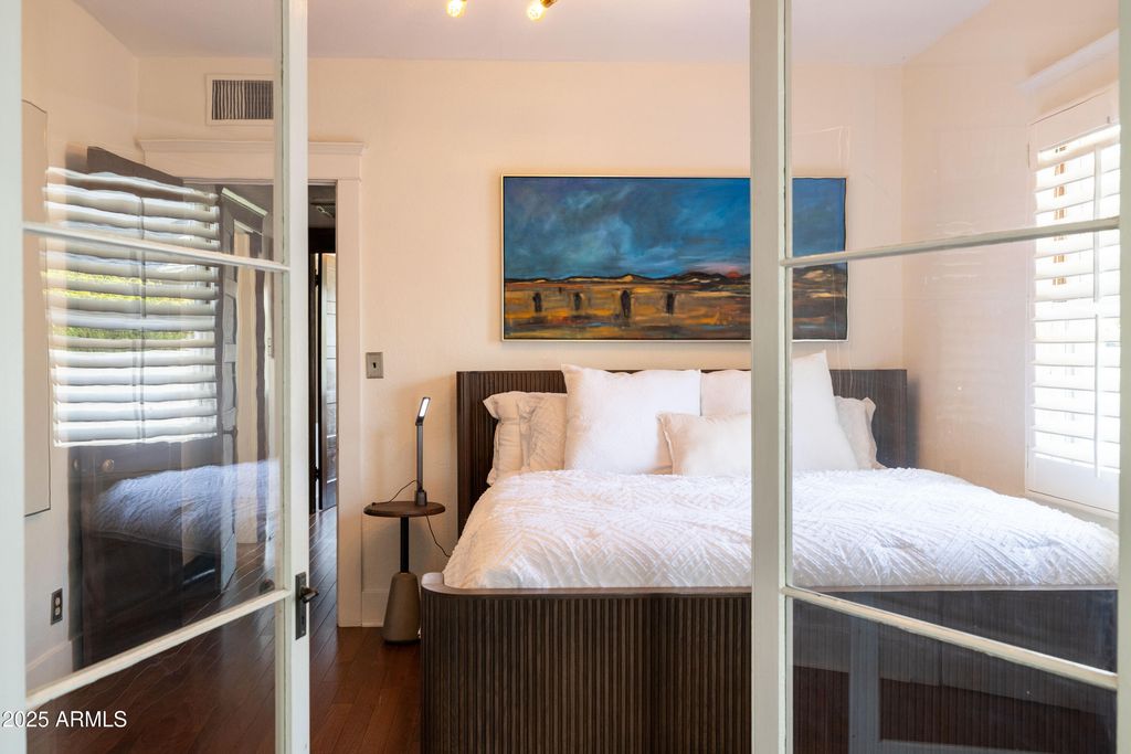 Image 32 of property listing at 70 W LYNWOOD Street, Phoenix, AZ 85003