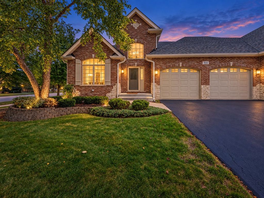 701 Kelly Court, Roselle, IL 60172 — photo 2