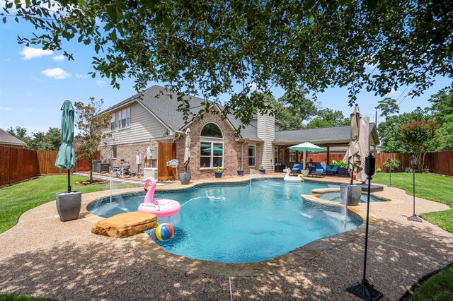 9227 Forest Creek Drive, Tomball, TX 77375