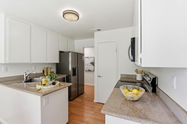 2567 Easton Lane 27, San Jose, CA 95133