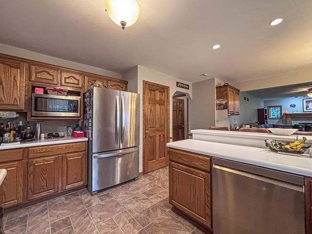N73W15494 Paseo LANE, Menomonee Falls, WI 53051