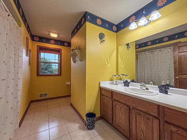 N73W15494 Paseo LANE, Menomonee Falls, WI 53051
