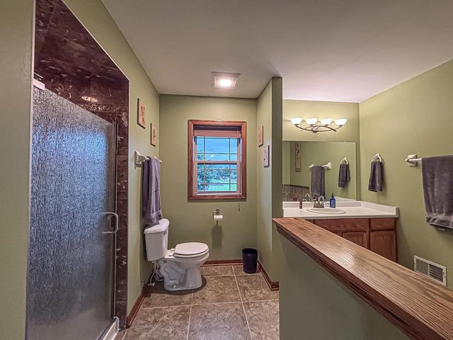 N73W15494 Paseo LANE, Menomonee Falls, WI 53051