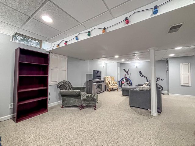 N73W15494 Paseo LANE, Menomonee Falls, WI 53051