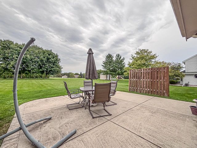 N73W15494 Paseo LANE, Menomonee Falls, WI 53051
