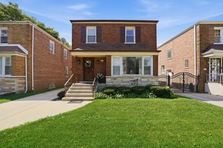 8132 S Phillips Avenue, Chicago, IL 60617