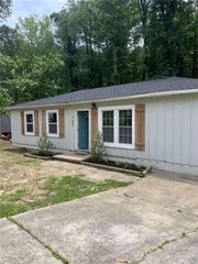 755 Cascade Drive, Forest Park, GA 30297
