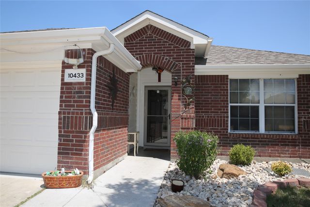 10433 E Lake Terrace, Fort Worth, TX 76053