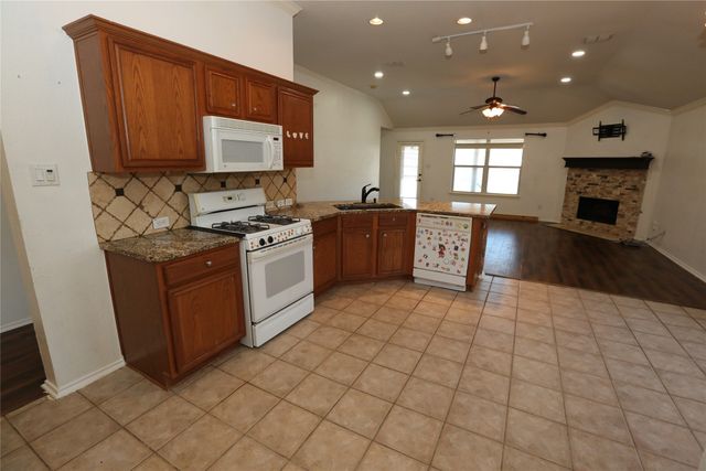 10433 E Lake Terrace, Fort Worth, TX 76053