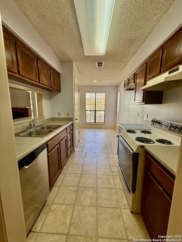 2255 Thousand Oaks Dr Apt 808, San Antonio, TX 78232