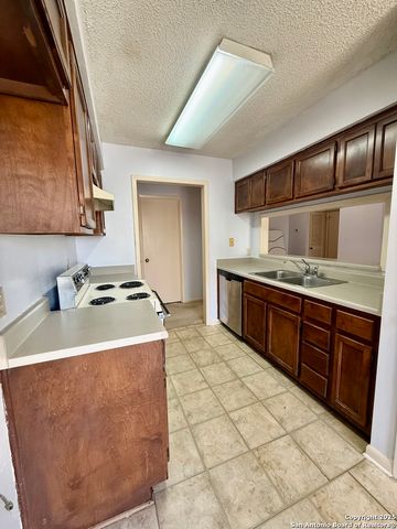 2255 Thousand Oaks Dr Apt 808, San Antonio, TX 78232