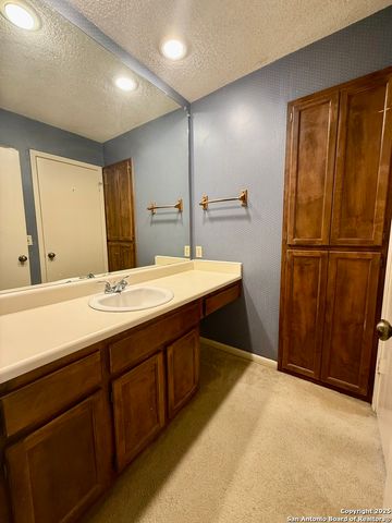 2255 Thousand Oaks Dr Apt 808, San Antonio, TX 78232