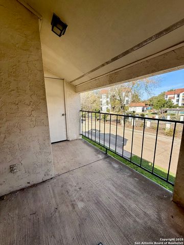 2255 Thousand Oaks Dr Apt 808, San Antonio, TX 78232