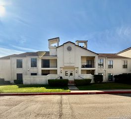 2255 Thousand Oaks Dr Apt 808, San Antonio, TX 78232