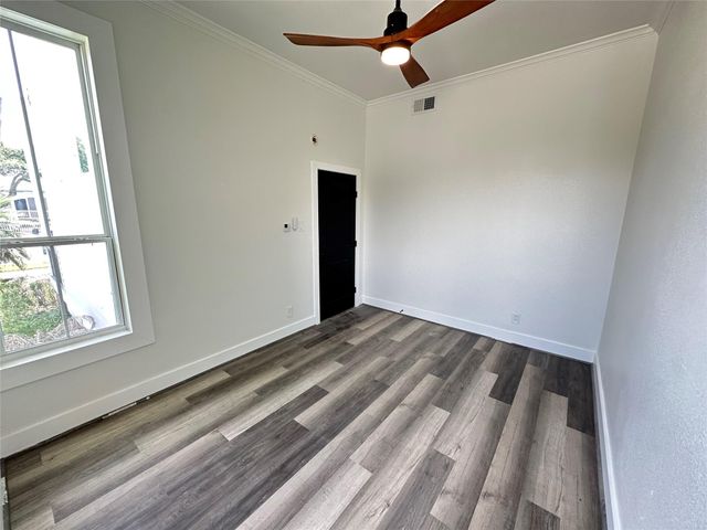 2001 29th Street Down, Galveston, TX 77550